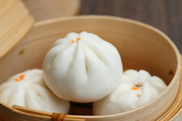 Bolinho de massa chinês cozido no vapor — Fotografia de Stock