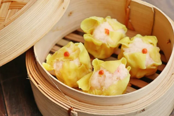 Κινέζικα γαρίδα dumplings στον ατμό — Φωτογραφία Αρχείου