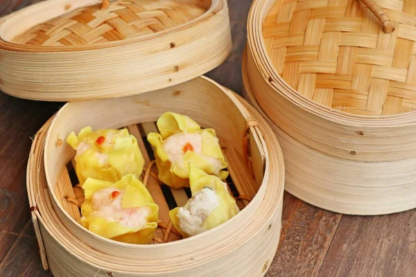 Κινέζικα γαρίδα dumplings στον ατμό — Φωτογραφία Αρχείου