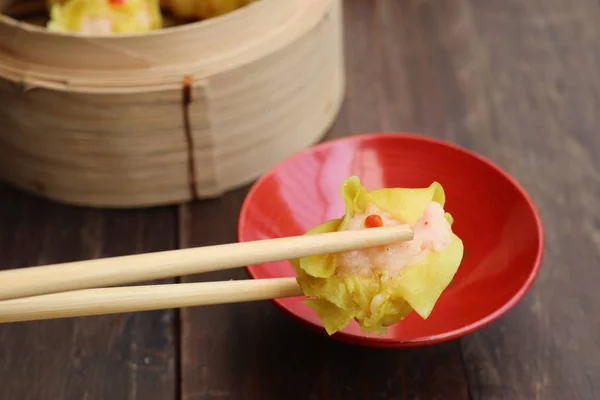 Chinese shrimp steamed dumplings — Stock Photo, Image