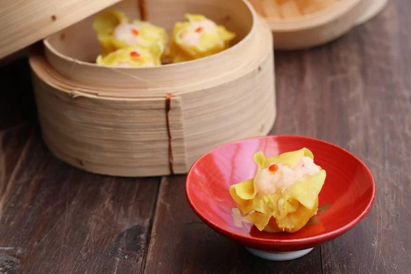Chinese shrimp steamed dumplings — Stock Photo, Image