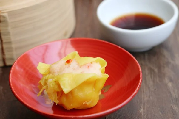 Chinese shrimp steamed dumplings — Stock Photo, Image
