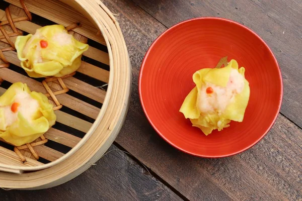 Chinese shrimp steamed dumplings — Stock Photo, Image