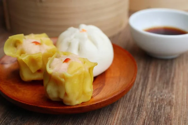 Dumplings y bollos al vapor chinos —  Fotos de Stock