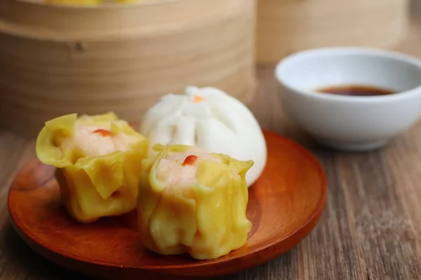 Chinese steamed dumplings and buns — Stock Photo, Image