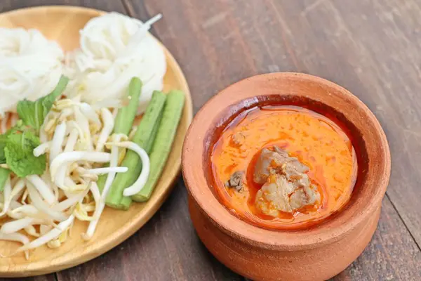 Fideos de arroz al curry con pollo — Foto de Stock