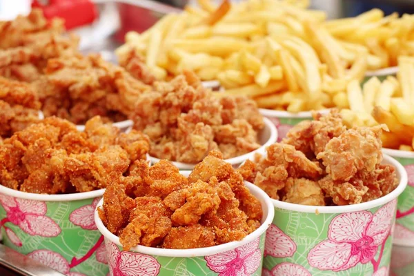 Fried chicken at street food — Stock Photo, Image