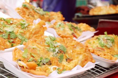 Yumurta ile çıtır çıtır kızarmış midye