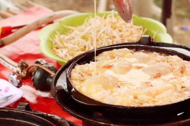 Yumurta ile çıtır çıtır kızarmış midye