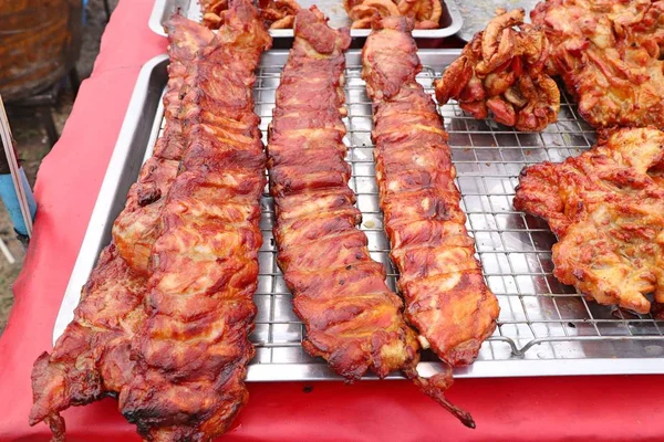 Osso de porco em comida de rua — Fotografia de Stock