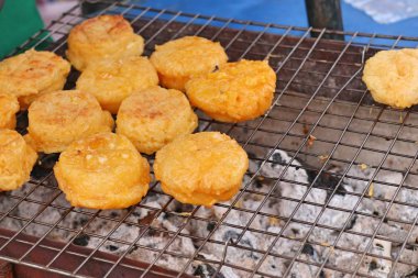 yumurta ile ızgara yapışkan pirinç