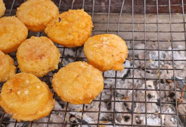 yumurta ile ızgara yapışkan pirinç