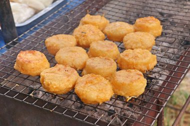 yumurta ile ızgara yapışkan pirinç