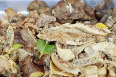 Sıcak ve baharatlı çorba, sığır eti 