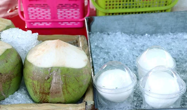 Kokosowy o Sprzedawcy uliczni — Zdjęcie stockowe