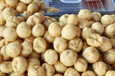 Kızarmış köfte ve sosis