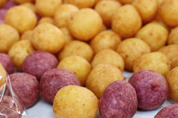 Batata doce frita em comida de rua — Fotografia de Stock