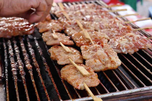 Carne de porco assada em comida de rua — Fotografia de Stock