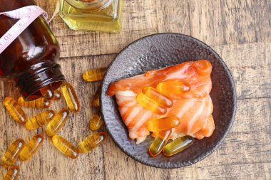 Balık yağı kapsülleri ile taze balık