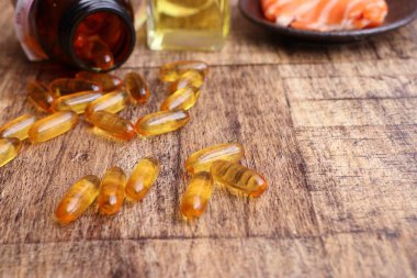 Balık yağı kapsülleri ile taze balık