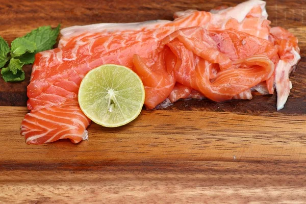 Fetta cruda di salmone — Foto Stock