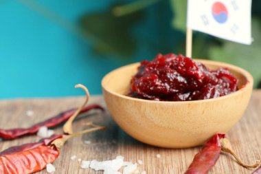 Kore kırmızı biber sosu - pastadır