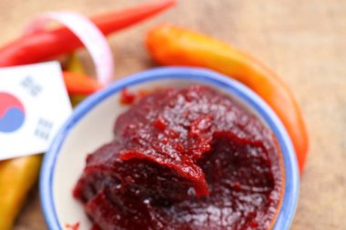 Kore kırmızı biber sosu - pastadır