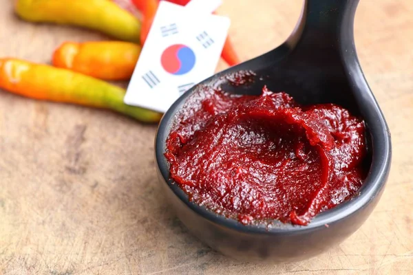 Kore kırmızı biber sosu - pastadır