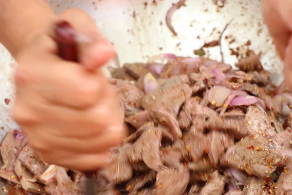 Салат зі свинини з гострим фаршем — стокове фото