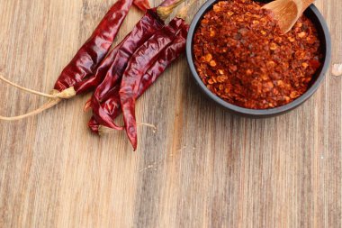 Kurutulmuş kırmızı biber ile