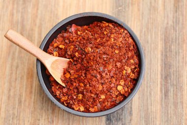 Kurutulmuş kırmızı biber ile