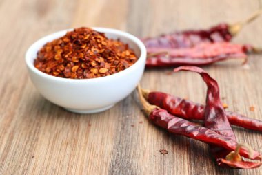 Kurutulmuş kırmızı biber ile