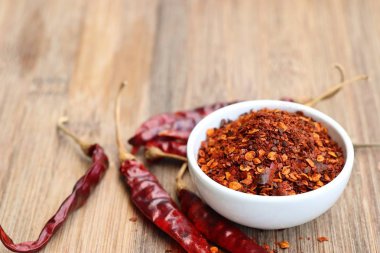 Kurutulmuş kırmızı biber ile