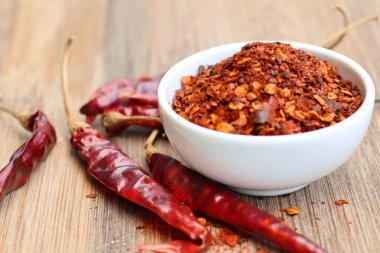 Kurutulmuş kırmızı biber ile