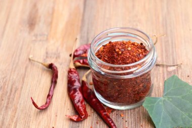 Kurutulmuş kırmızı biber ile