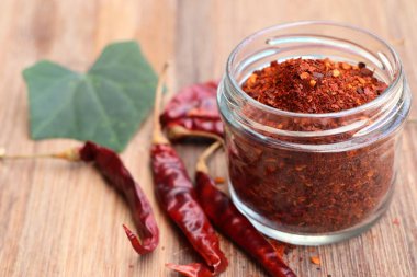 Kurutulmuş kırmızı biber ile