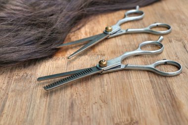 Kuaför makası saç kesme