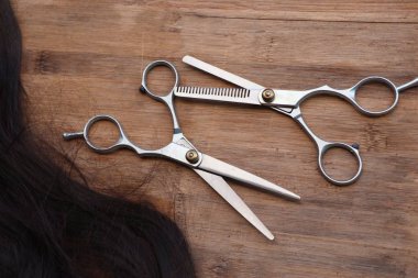 Kuaför makası saç kesme