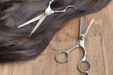 Kuaför makası saç kesme