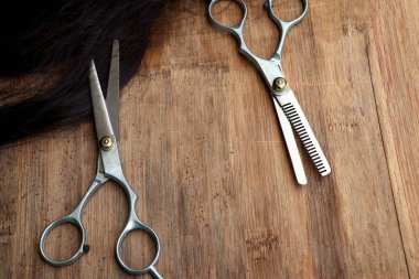 Kuaför makası saç kesme