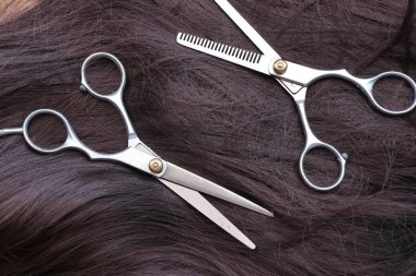 Kuaför makası saç kesme