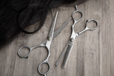 Kuaför makası saç kesme