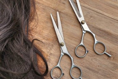 Kuaför makası saç kesme