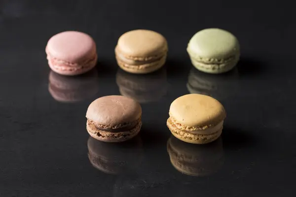 Colored Macarons Black Surface Reflection — Stock Photo, Image