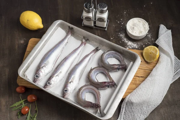 Melù Gigli Pesce Tavola Preparato Essere Pulito Cucinato Modi Diversi — Foto Stock