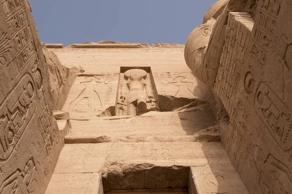 Ősi Egyiptomi Templom Épült Ramszesz Faragott Hegy Abu Simbel Mellett — Stock Fotó