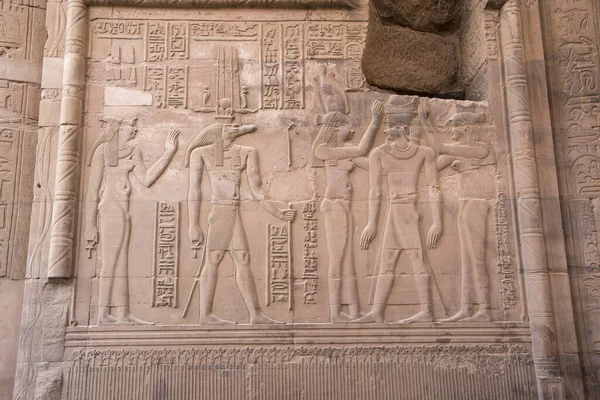 하로에 신전으로 도알려져 신전은 폐허가 있지만 이집트의 일강에서 두드러지게 나타나는 — 스톡 사진