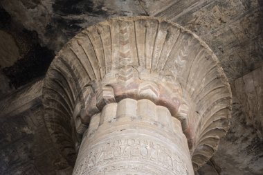 Mısır, Afrika 'daki Nil Nehri' nin batı kıyısında bulunan muhteşem ve antik Edfu tapınağı Dio Horus 'un tanrısına adanmıştır..