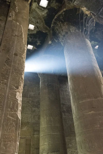 エジプト アフリカのナイル川の西岸に位置し Dioese Horusの神に捧げられた壮大な古代のエドフの寺院 — ストック写真