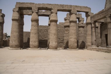 Kadim Teb 'in kalbinde yer alan Luxor Tapınağı, Amon-Ra' nın iki yönü altında, Mısır, Afrika 'da Tanrı Amon' a adanmıştır.